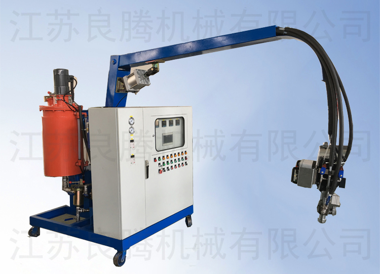 Elastomer low-pressure injection foaming machine